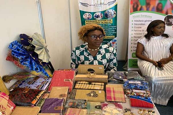 Brazza/Artisanat: La Congolaise Linda Molomba démystifie le raphia