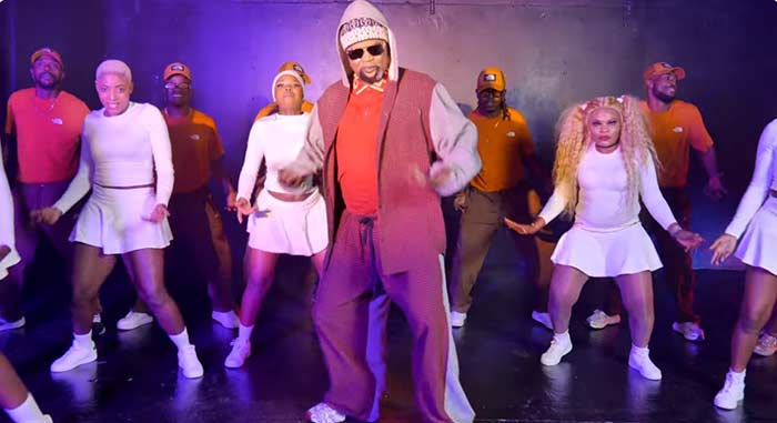 RD Congo. Instant détente avec Félix Wazekwa dans « ÂGE YA BALLE » (Clip Officiel)