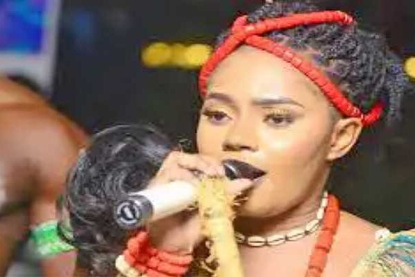 Congo/MUSIQUE : Reine Makoua, une artiste désormais incontournable