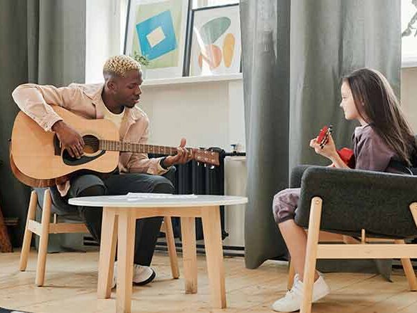 Se former en musique aujourd’hui : écoles, autodidactes et formations en ligne