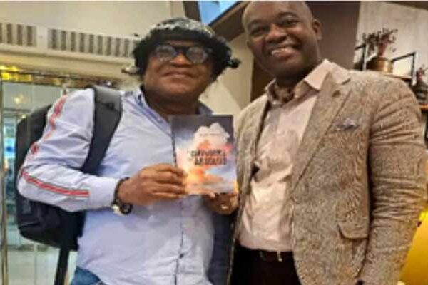 Hommage littéraire : l’œuvre de Barly Baruti saluée par un écrivain congolais