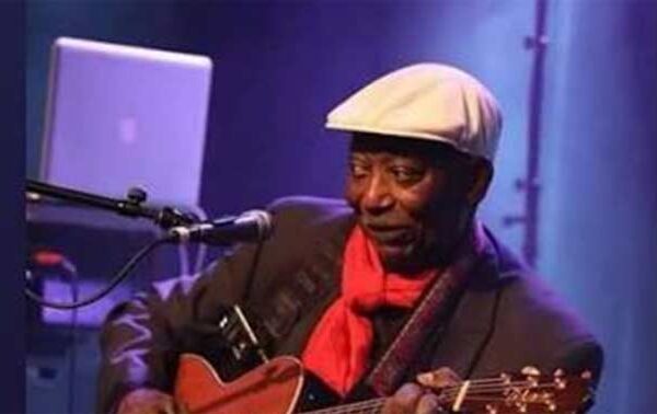 La virtuosité du guitariste Nedule alias Papa Noël évoquée par un analyste musical