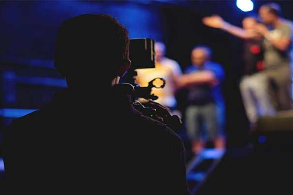 Médias et musiciens : capter l’intérêt de la presse et des radios dans un paysage concurrentiel